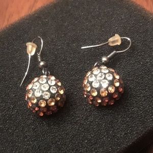 Vintage Style Look Crystal Earrings.